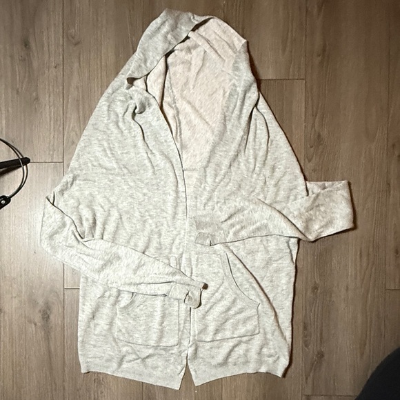 Lululemon Athletica Reversible Light Gray Wrap Sweater - M - Picture 10 of 10